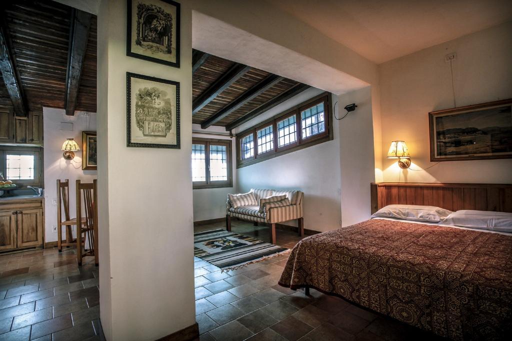 مبيت وإفطار تريسكوري بالنياريو Agriturismo Il Mirabile الغرفة الصورة